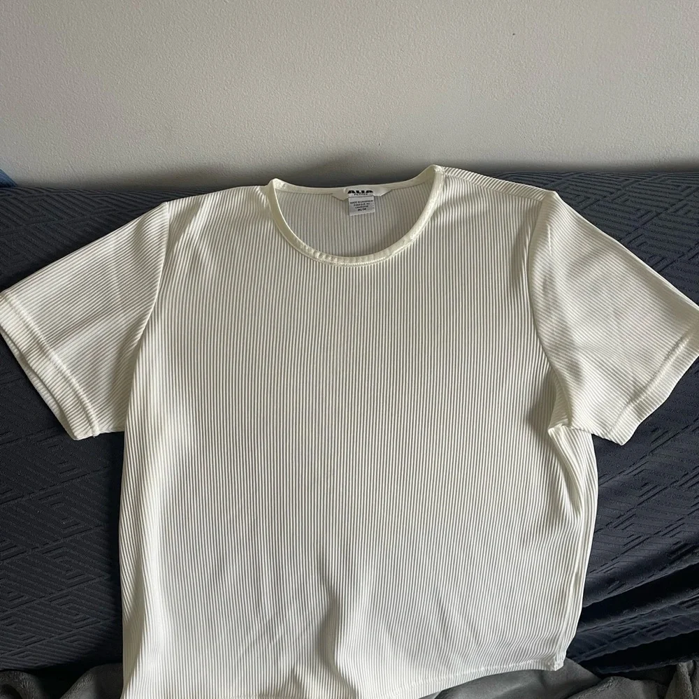 3 Ribbed Short Sleeve Tops - Picture 7 of 9